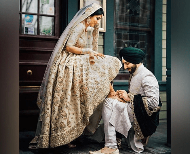 Young Indian Bride Groom Posing Photograph Stock Photo 1515434762 |  Shutterstock